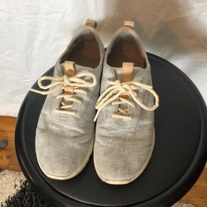 Toms Lace Up Shoes